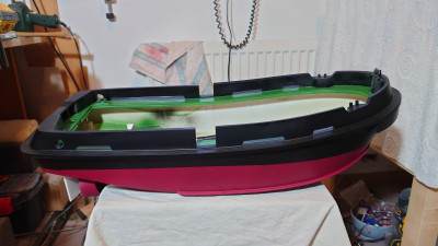 Sem tam zateklá barva pod maskovačkou, ale neřeším to.