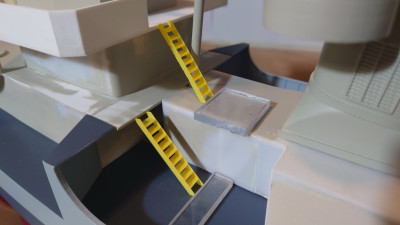 Dvě vývojové verze, ty vzadu maji bočnice o jednom perimetru, ty vpředu dva perimetry